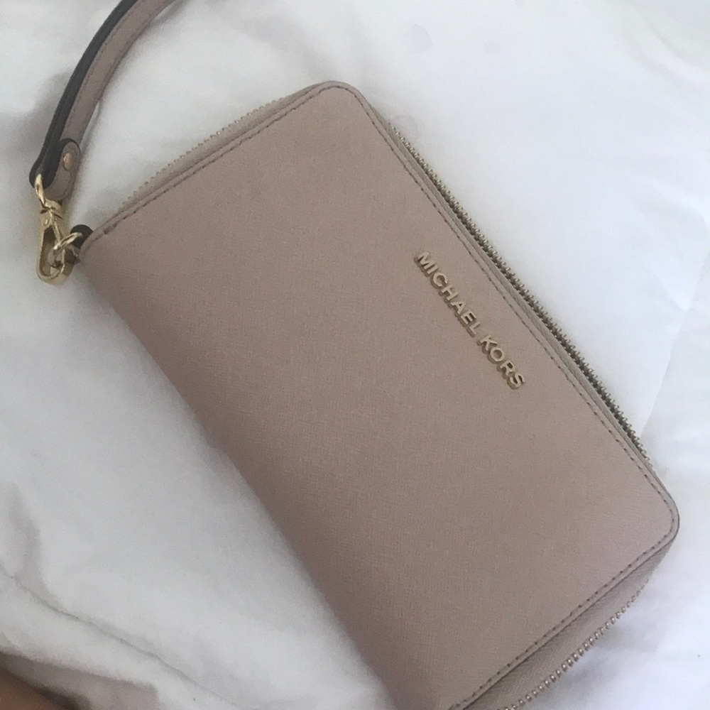Michael Kors wristlet
